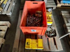 Quantity nuts and bolts