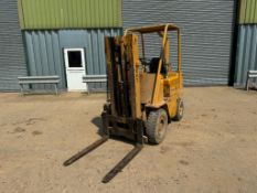 Caterpillar V40B industrial forklift with 2t lift and 3 stage mast on 6.50/10 rear and 7.00/12 front