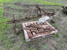 Tool bar frame with fixed legs, linkage mounted