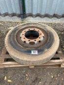 Single 10.00R20 wheel and tyre
