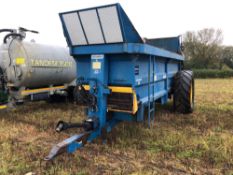 2004 Bunning Lowlander 150 rear discharge manure spreader with slurry door on different tyres Michel