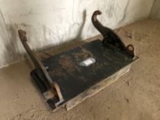 Euro loading shovel to Kramer adapter plate