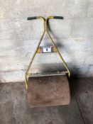 Pedestrian garden roller