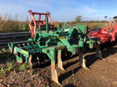 2012 Cousins Patriot 3m 5 legs, discs and rear razor ring packer c/w Kuhn rear linkage. Model No: PA