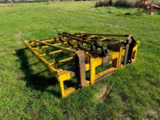 Flat 8 bale grab with Sanderson attachments