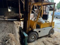 Climax Industrial masted diesel forklift, 3.2t capacity on 7.00-12 front and 6.50-10 rear wheels and