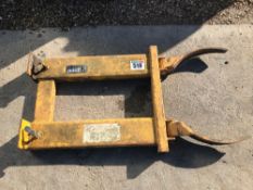 2007 Stronga pallet tine sleeve mounted barrel lifting frame