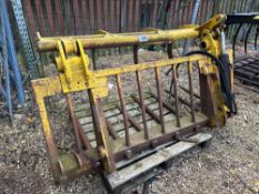 Sanderson 8 tine FYM grab with single top ram