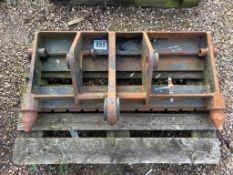 Pin and cone headstock to fit JCB