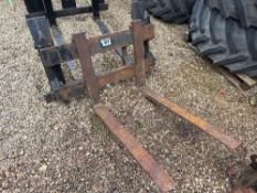 JCB to pin and cone conversion headstock c/w pallet tines