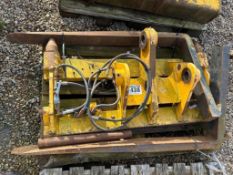 JCB pin and cone headstock with pallet tines