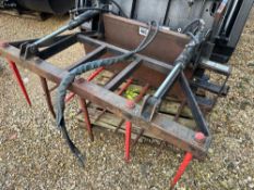 Slewtic 8 tine twin ram narrow FYM grab on JCB Qfit brackets