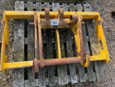 JCB tool carrier with pallet tine carrier