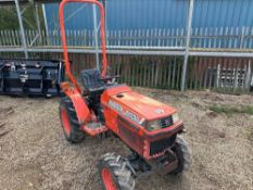 Kubota B1750 4WD, folding roll bar, clutch gears, PAS, arms and drawbar. Hours: 3,596. Keys in the o