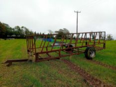 1No trailed square bale feeder