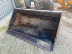 2022 JCB 6ft bucket on pin & cone brackets