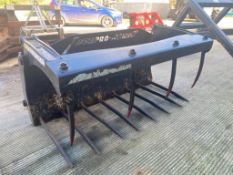 Strimech 5ft muck grab on pin & cone brackets