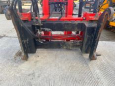 JCB Q-fit to pin & cone adapter plate with hydraulic release pin