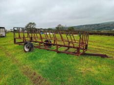 1No trailed square bale feeder