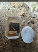 Quantity small chains and safety hat