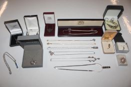 A collection of 925 silver and other jewellery inc