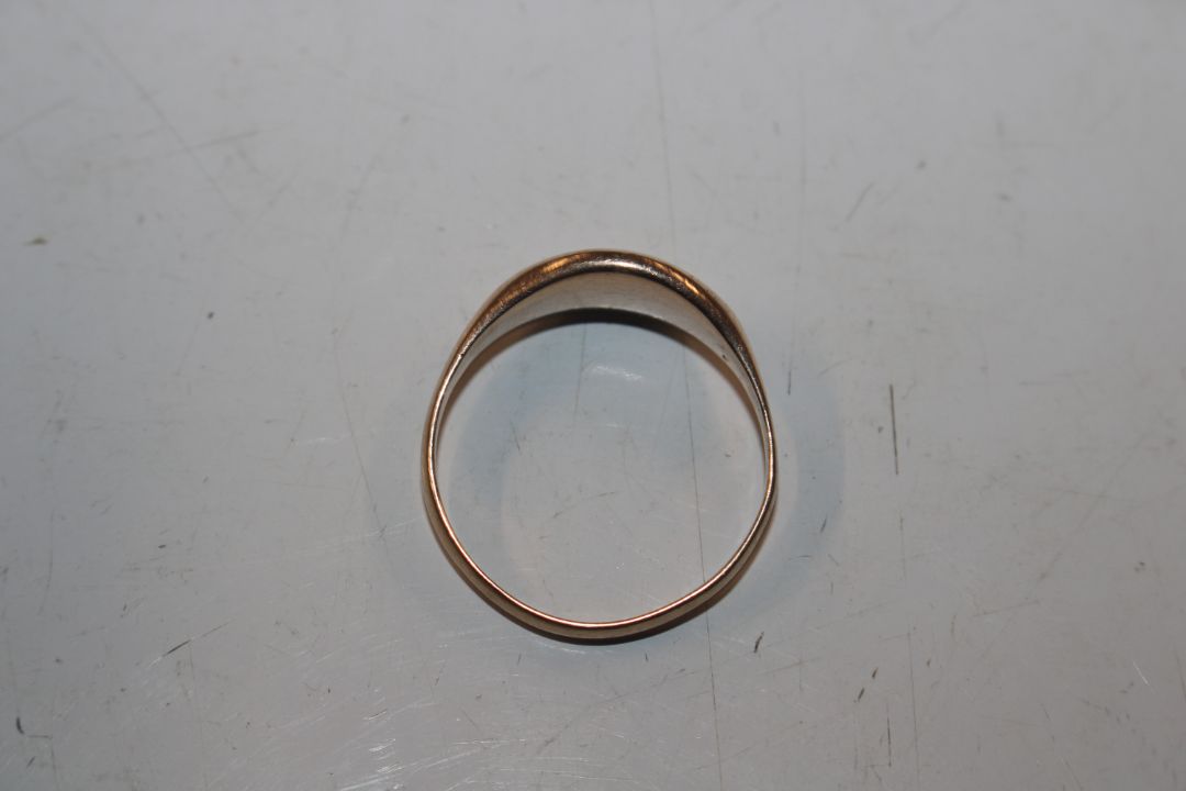 A 9ct gold ring set with garnet coloured stone, ri - Image 8 of 9