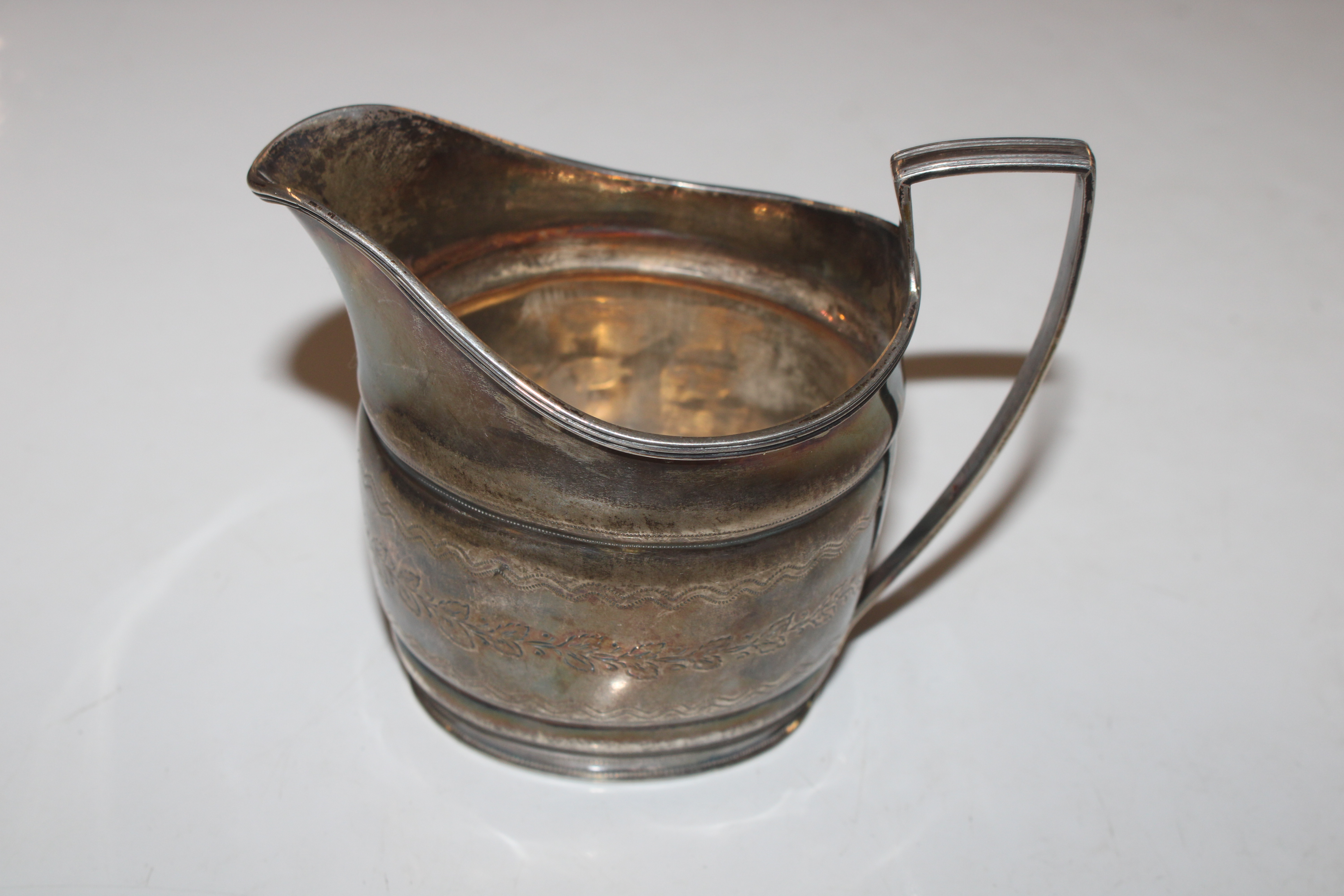 A silver cream jug, approx. 108gms; a vesta case; - Image 3 of 18