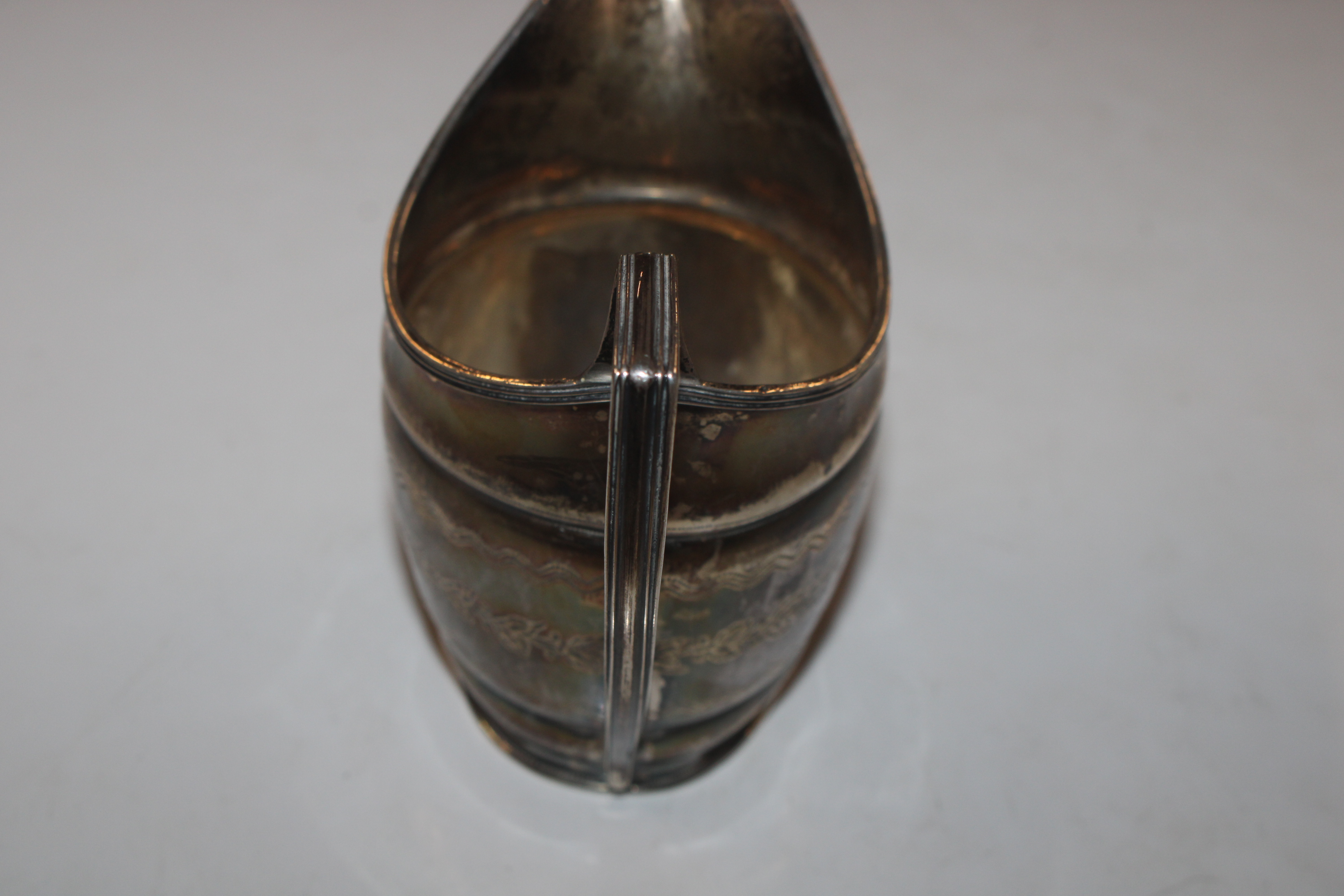 A silver cream jug, approx. 108gms; a vesta case; - Image 4 of 18