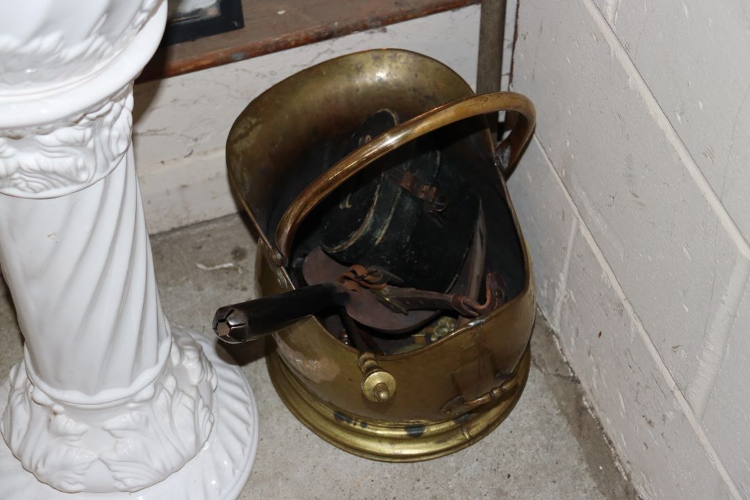 An antique copper warming pan with turned wooden h - Image 2 of 4