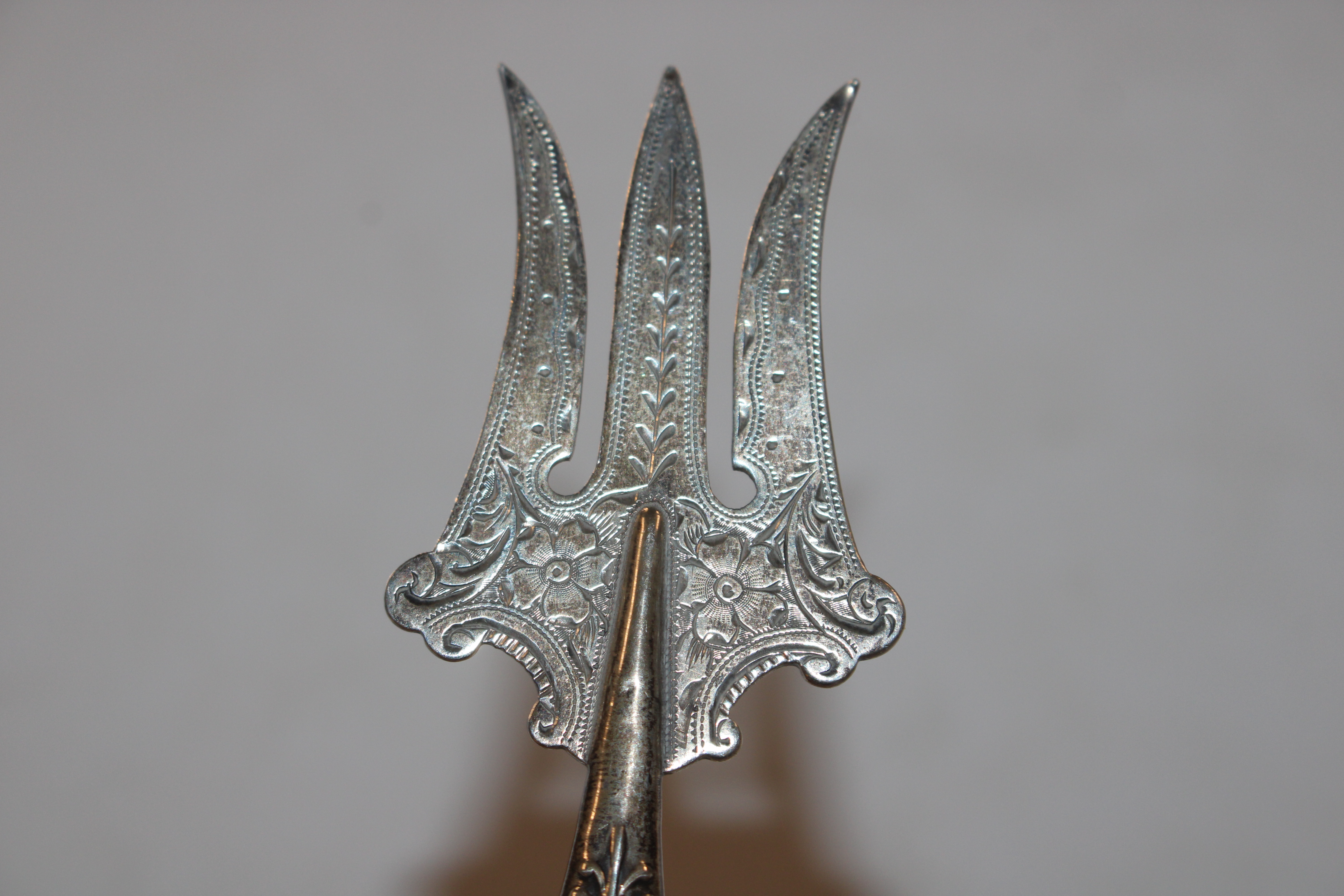 A silver cream jug, approx. 108gms; a vesta case; - Image 12 of 18