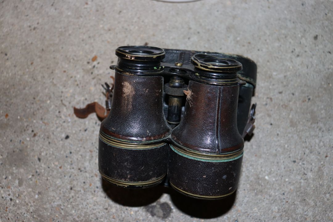 An antique copper warming pan with turned wooden h - Image 3 of 4