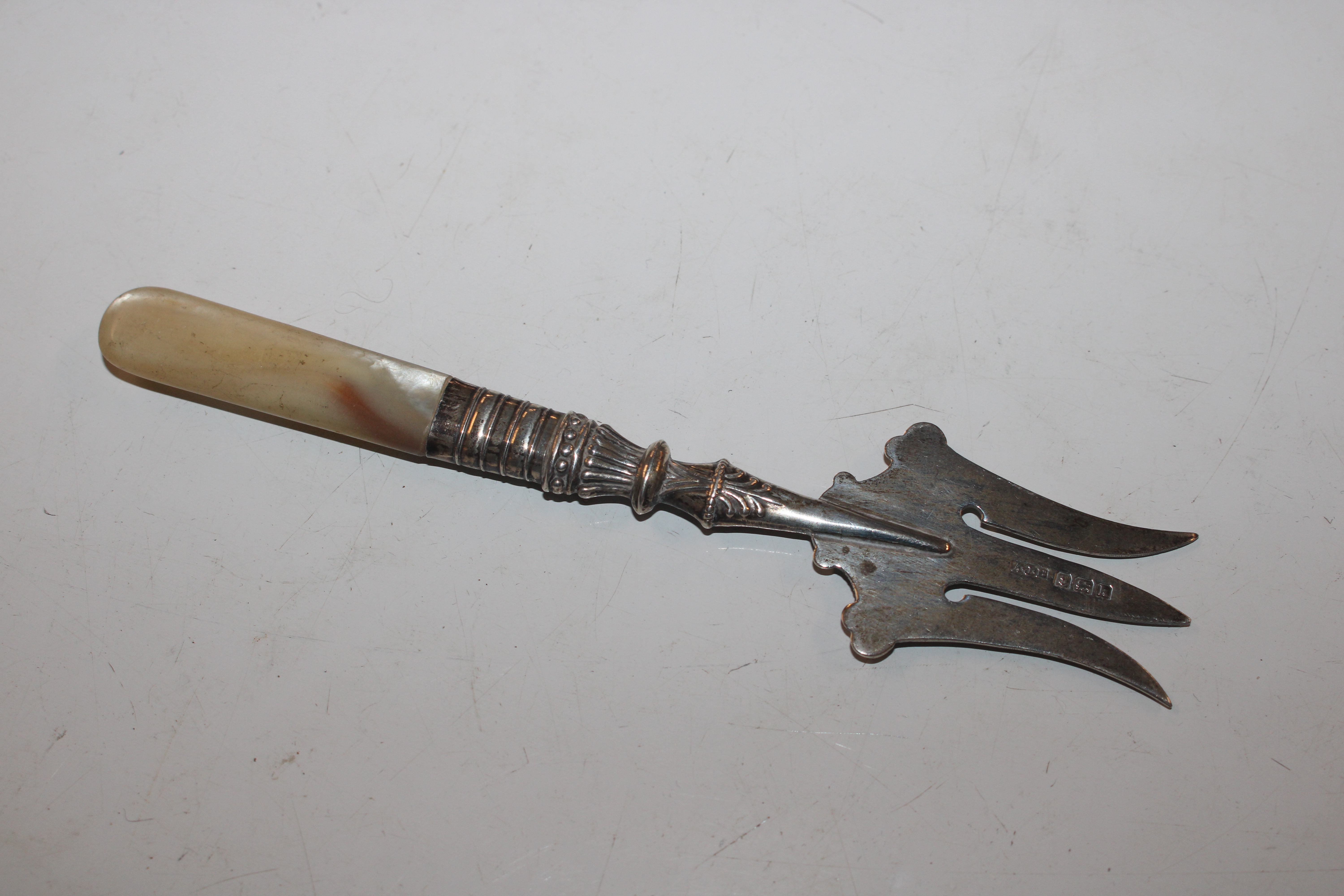 A silver cream jug, approx. 108gms; a vesta case; - Image 10 of 18