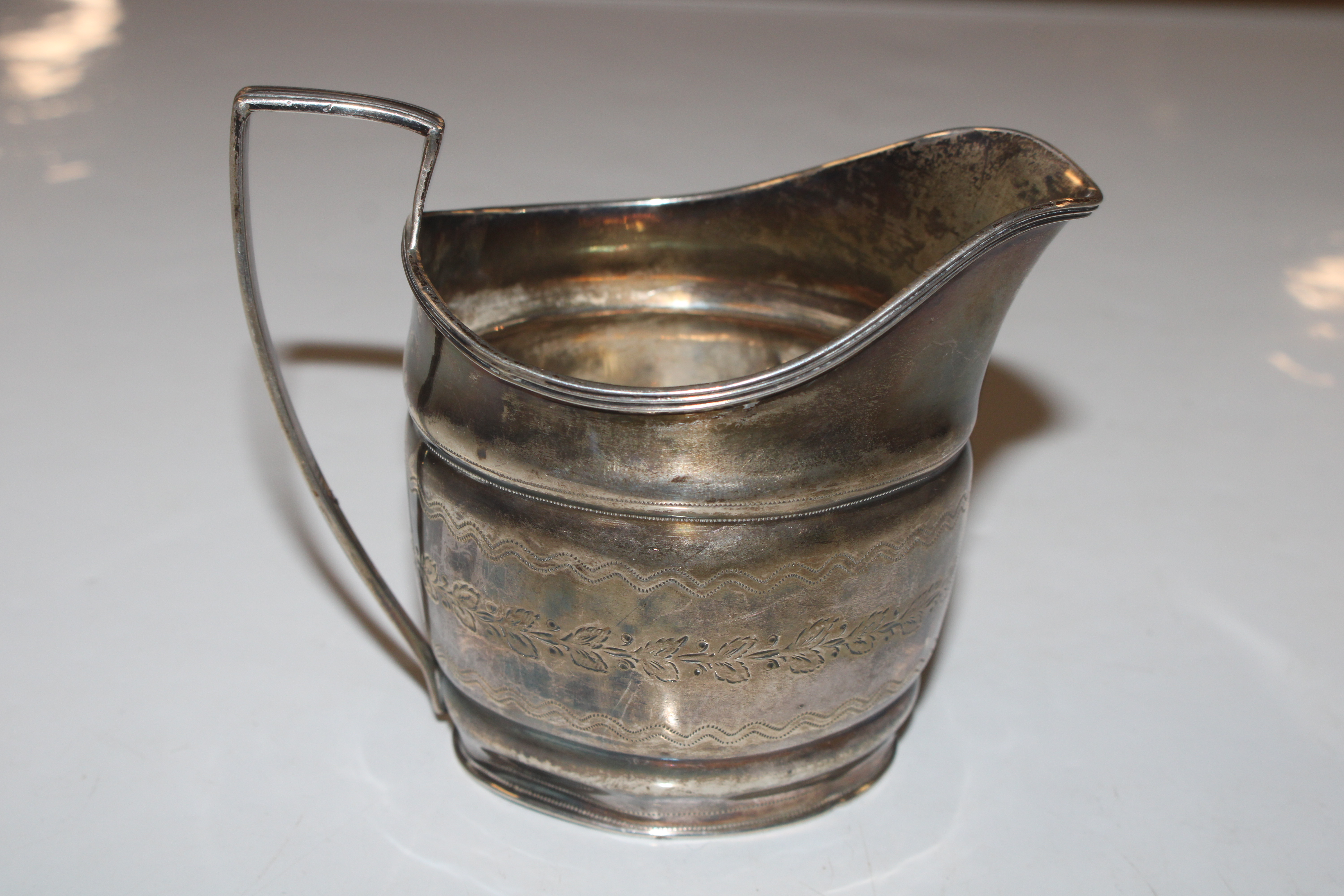 A silver cream jug, approx. 108gms; a vesta case; - Image 2 of 18