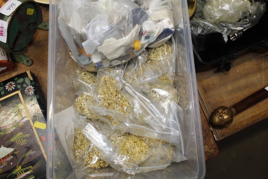 A box of various jewellery chains etc. - Image 2 of 2