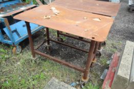 Mobile welding bench.