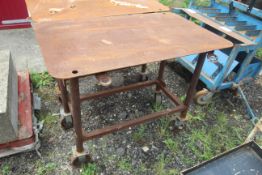 Mobile welding bench.