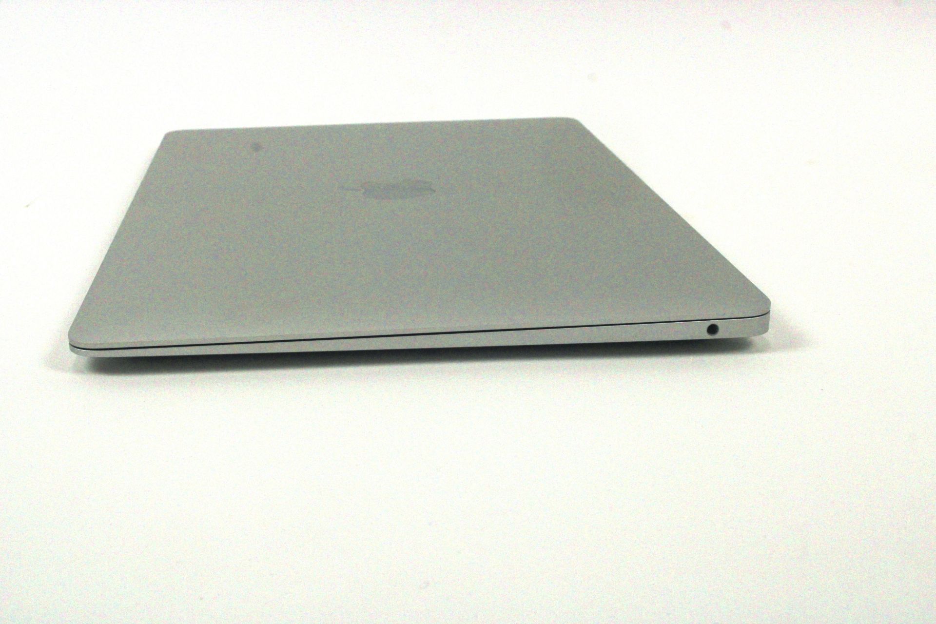 Apple MacBook Air (13") laptop. Operating System macOS Sonoma. CPU M1. RAM 8GB. SSD 256GB. Year - Image 7 of 11