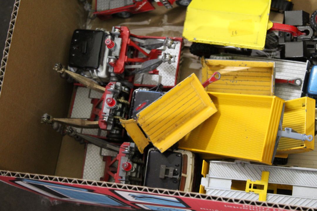 A collection of unboxed model vehicles to include Corgi, Major Toys, trailers, 5 tonne trucks, - Image 5 of 5
