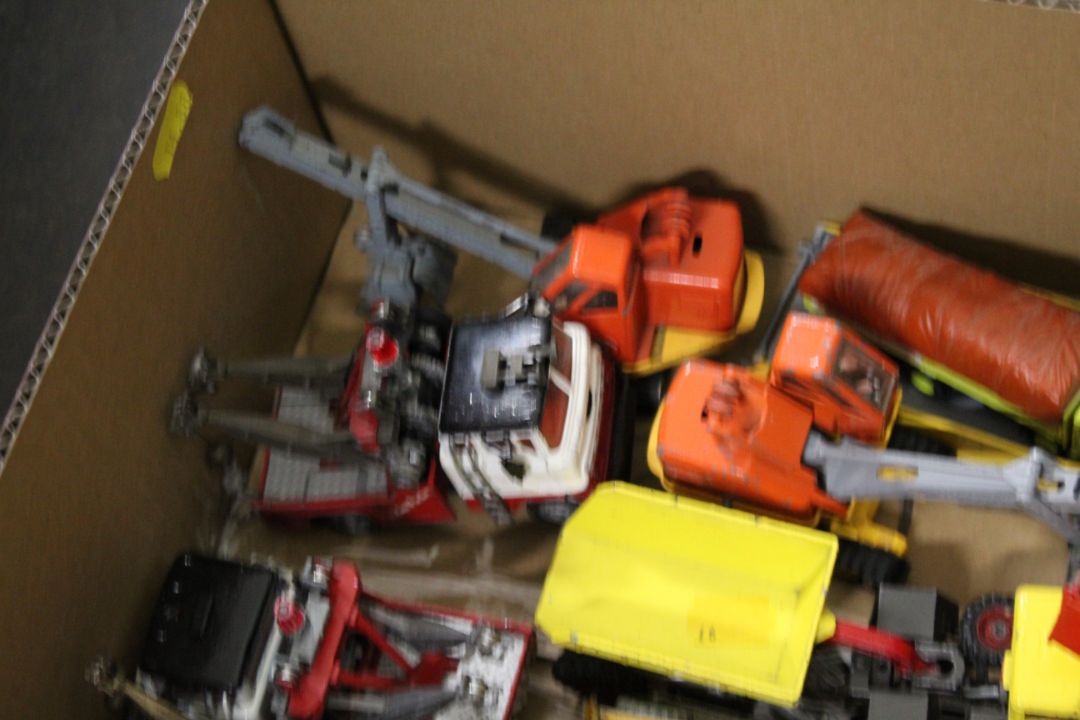A collection of unboxed model vehicles to include Corgi, Major Toys, trailers, 5 tonne trucks, - Image 2 of 5