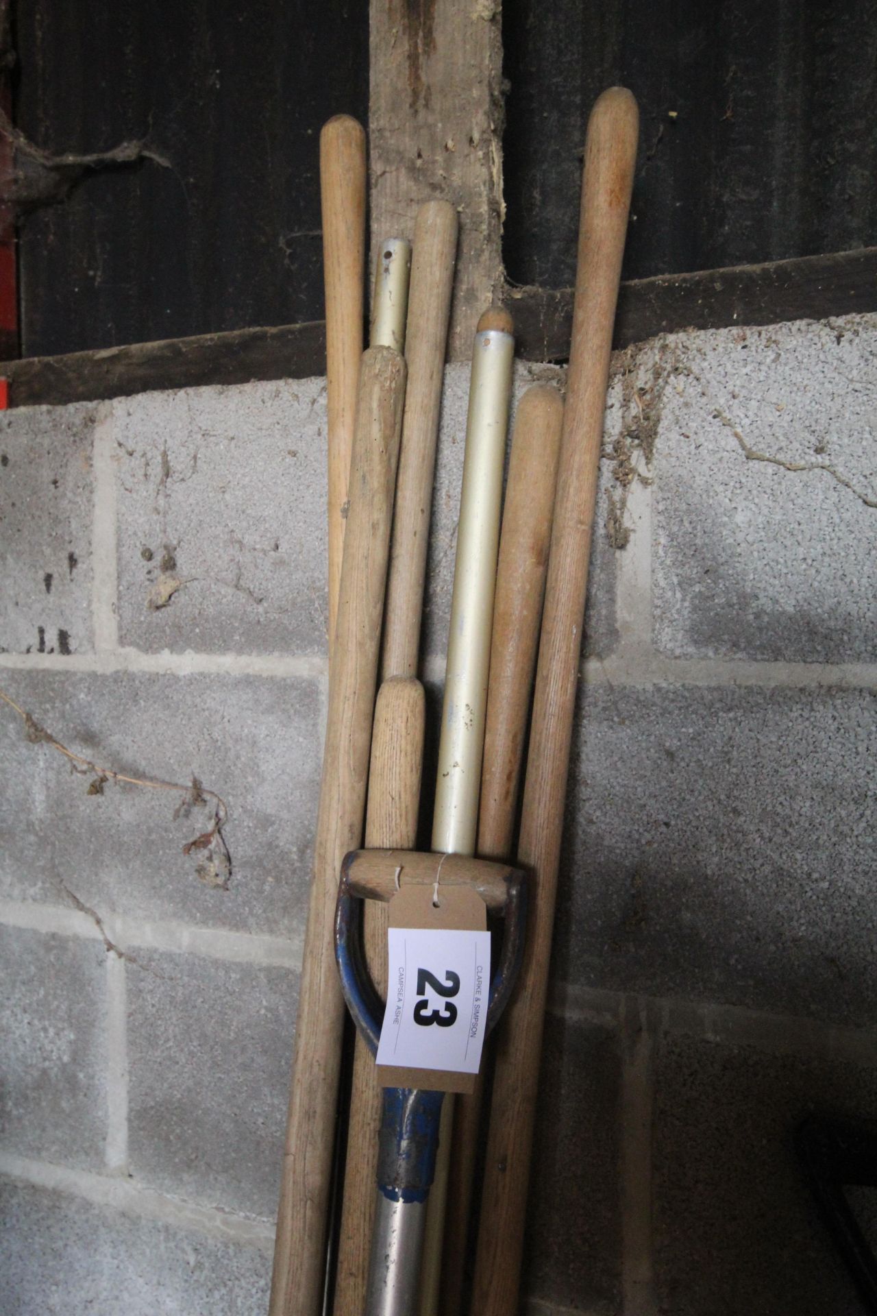 Quantity of pitch forks. NO VAT - Image 2 of 4