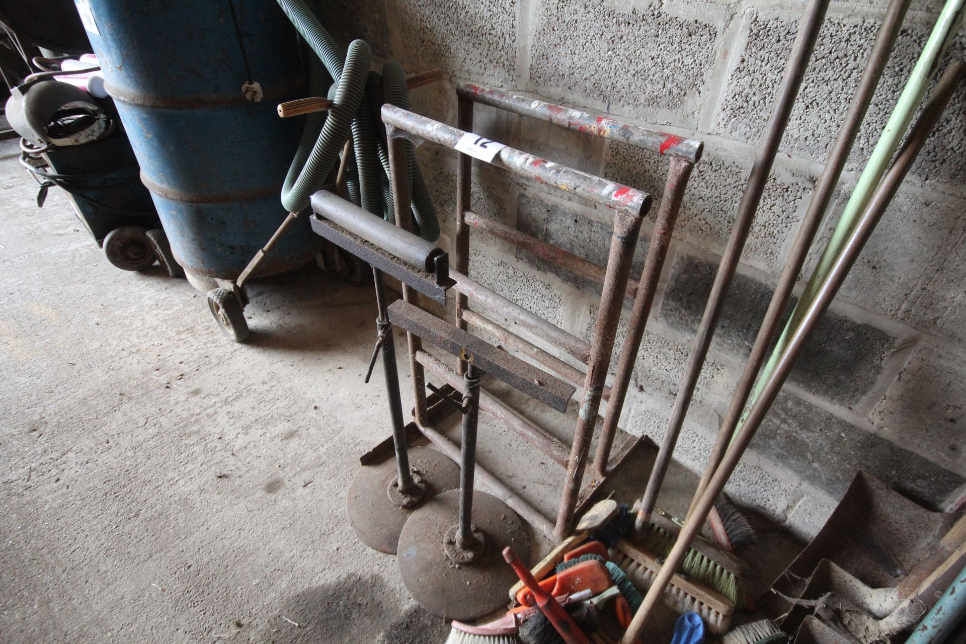 4x Stands. NO VAT - Image 2 of 2