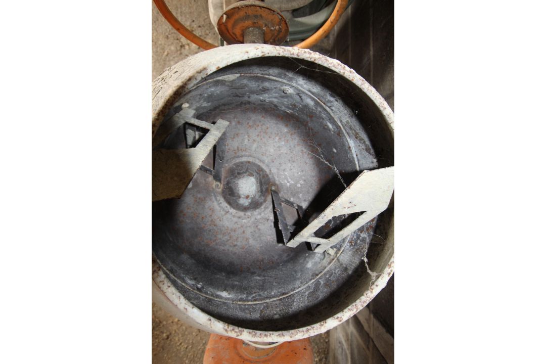 240W electric cement mixer. NO VAT - Image 4 of 5