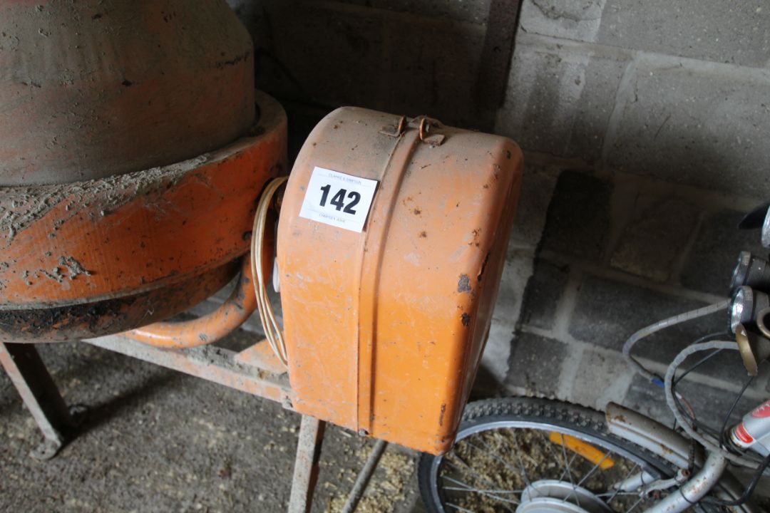240W electric cement mixer. NO VAT - Image 2 of 5