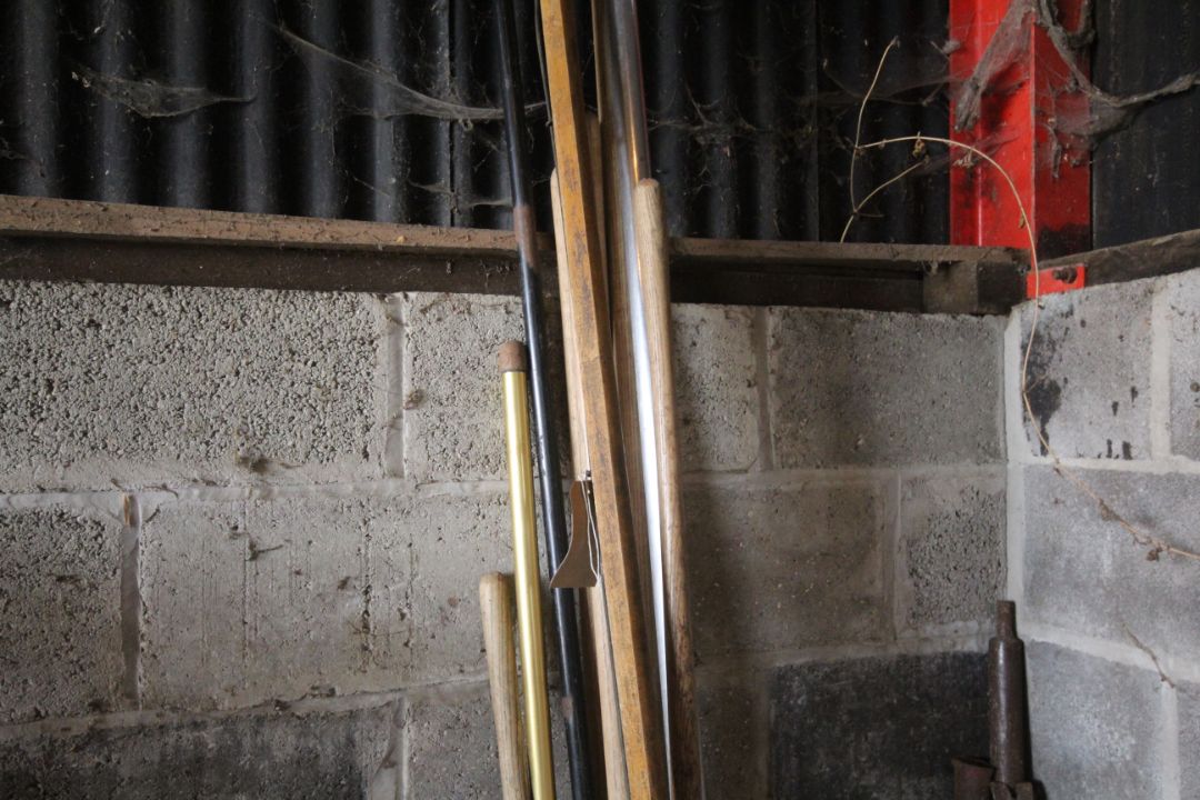 Quantity of long handled pitch forks and cromes. NO VAT - Image 3 of 5
