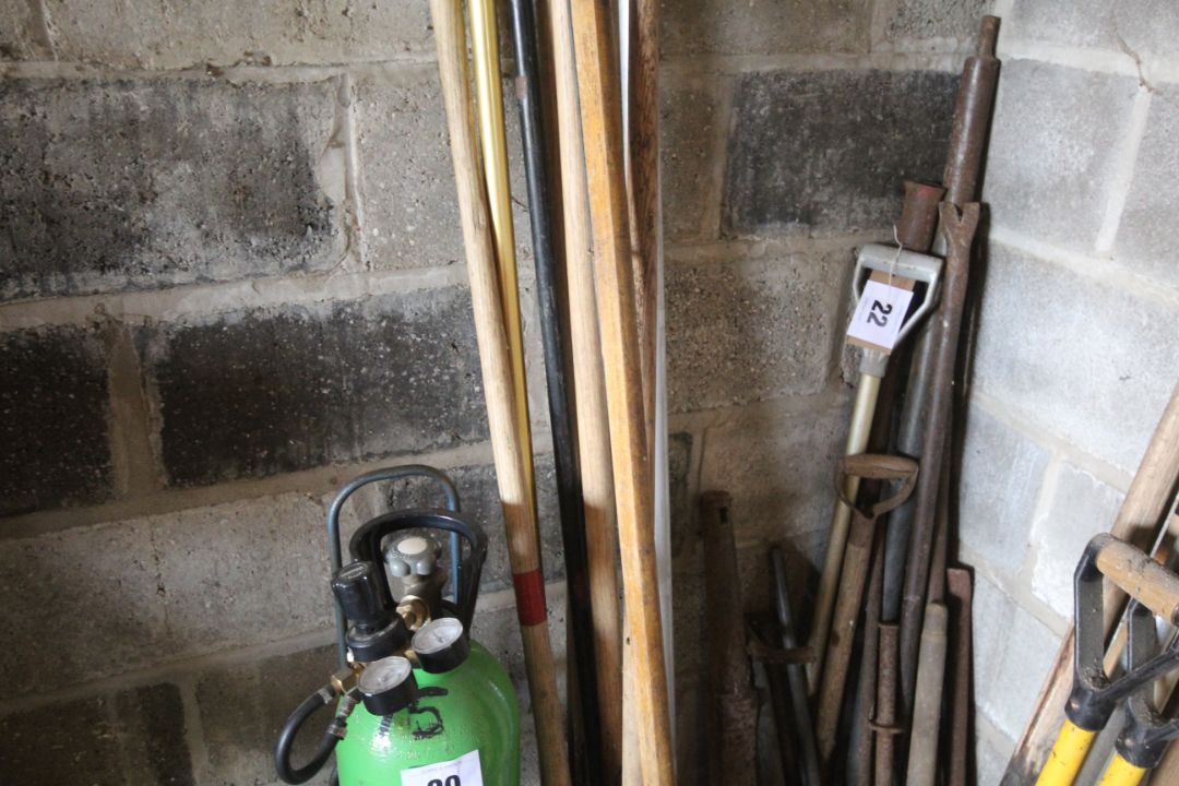 Quantity of long handled pitch forks and cromes. NO VAT - Image 4 of 5