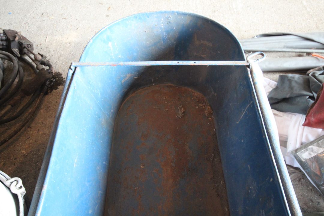 A large blue painted twin handled bath. NO VAT - Image 3 of 3