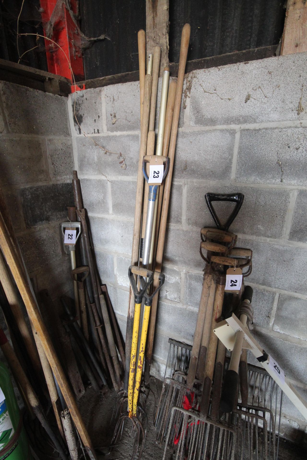 Quantity of pitch forks. NO VAT