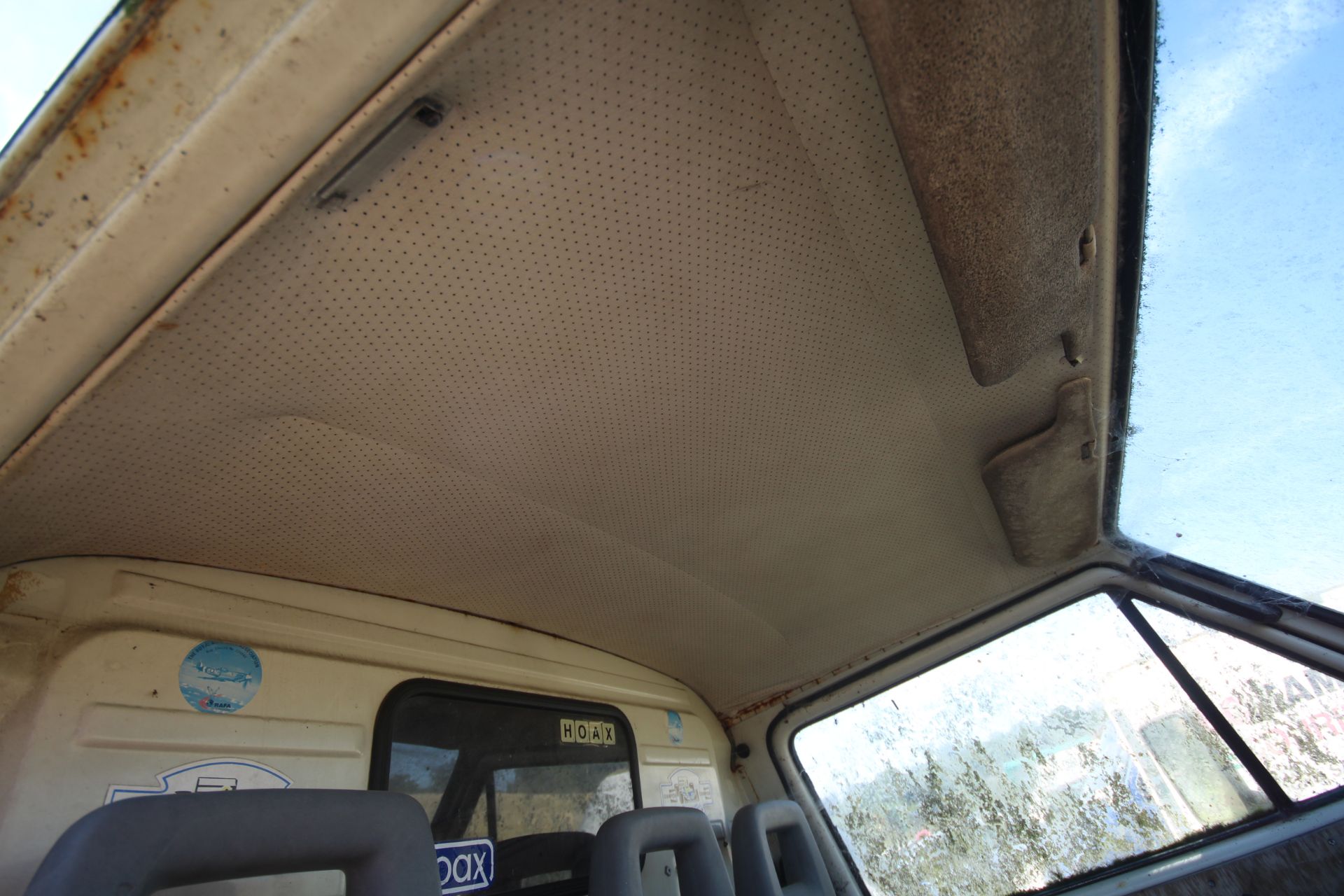 VW Transporter 1.6L diesel manual. Registration F7 - Image 38 of 42