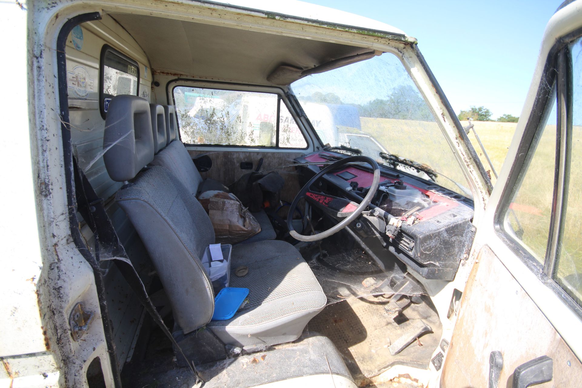 VW Transporter 1.6L diesel manual. Registration F7 - Image 31 of 42