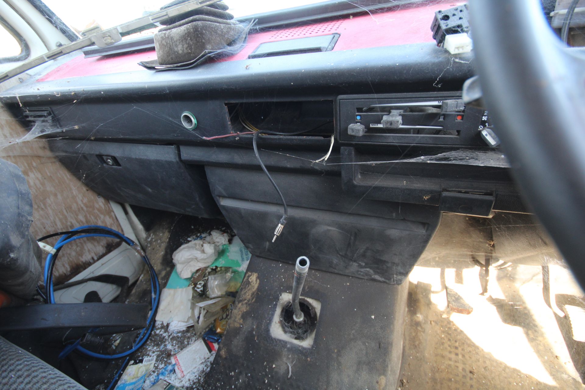 VW Transporter 1.6L diesel manual. Registration F7 - Image 36 of 42